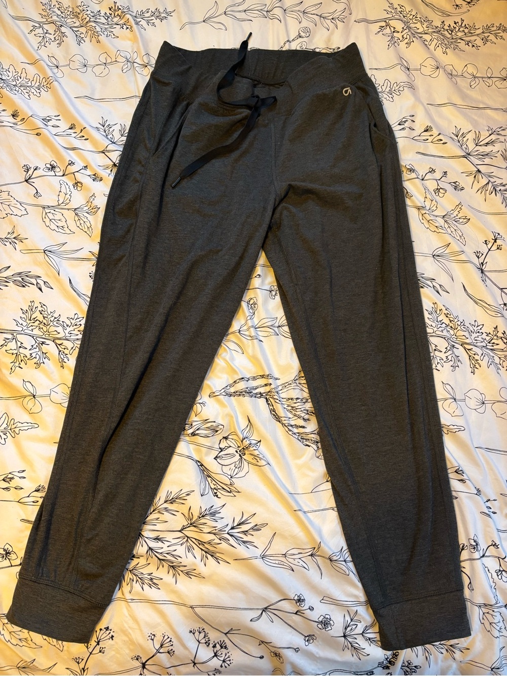 GAP woman’s Charcoal Gray Jogger Sweatpants
